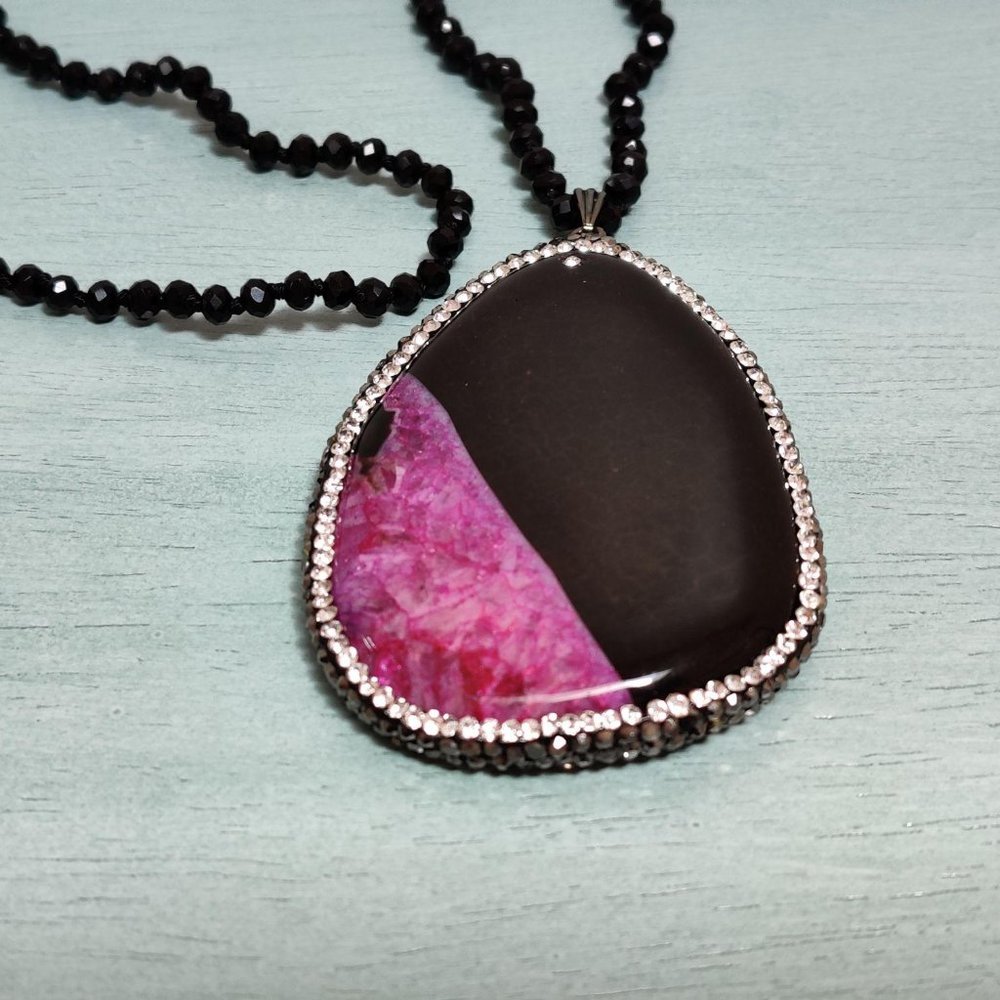Fuchsia Agate Beaded Necklace Black